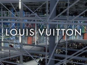 Louis Vuitton FW 19 Louvre 3